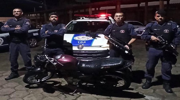 Guardas Municipais de Cachoeiro e Anchieta apreendem crack e recuperam moto